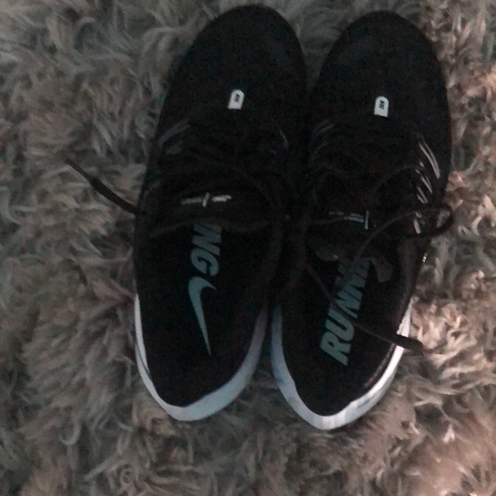 Women’s 7.5 Nike running shoes Zoom Vomero 14